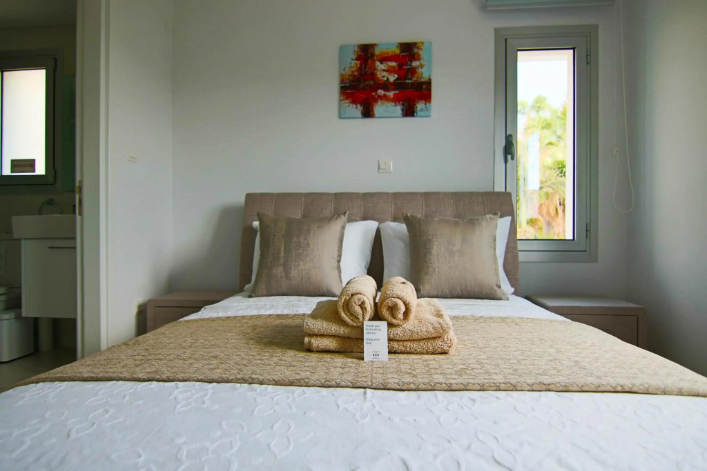Phaedrus Living: Luxury Villa Ellison