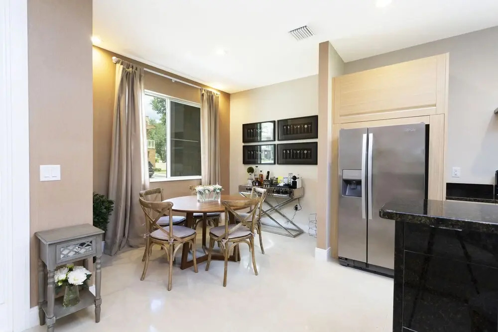 7646 Magic Village Yard 4Bd 8G 119445