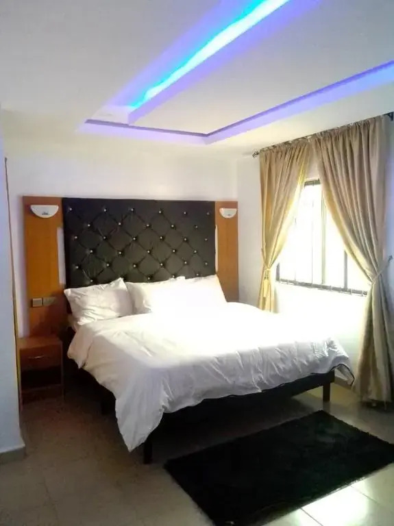 4 bedroom detached bungalow short let
