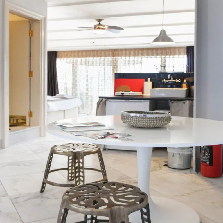 Chiconomy Suites