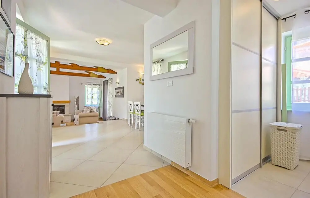 Stunning Home in Liznjan With 3 Bedrooms, Wifi and Outdoor Swimming Pool