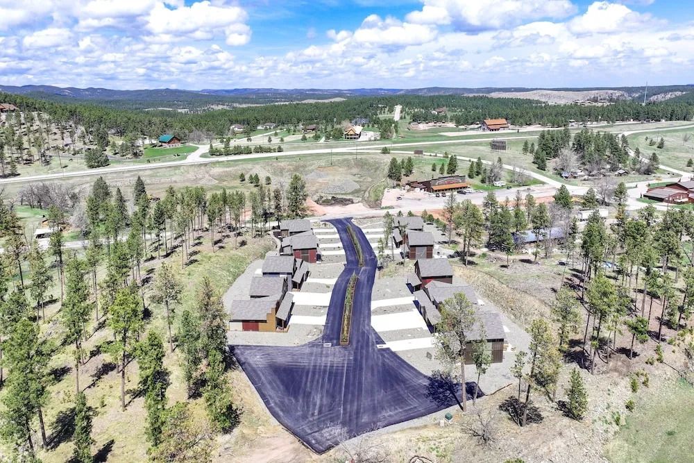 Saddle Up For Luxury - 15 Minutes to Mt Rushmore