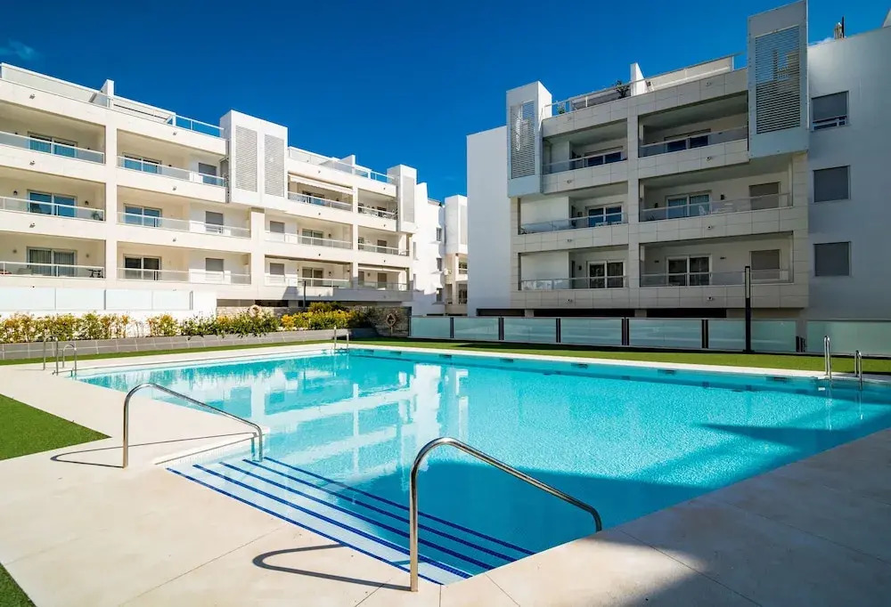 LAB-Modern 3 bedroom apart near beach