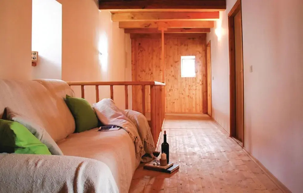 Amazing Home in Brotnice with WiFi, 3 Bedrooms & Hot Tub