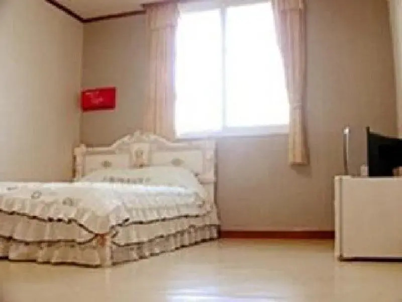 Goodstay Phoenix Spa Hotel
