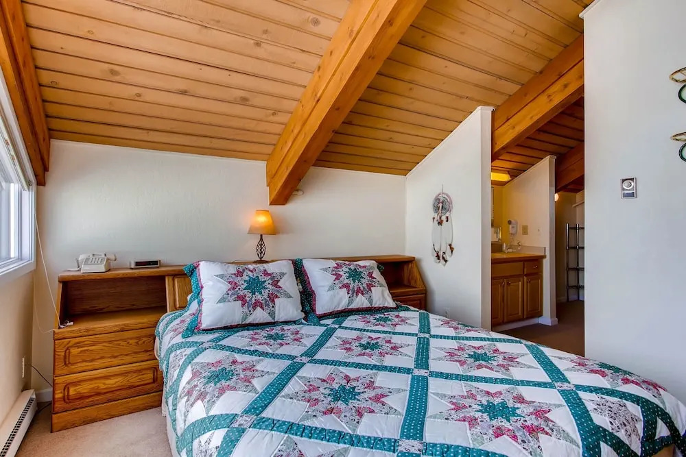 1 Br + Loft With Mountain Views 1 Bedroom Condo - No Cleaning Fee! by RedAwning