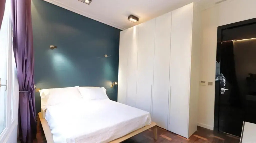 110 m2 golden square, renovated, 20metres croisette, parking private