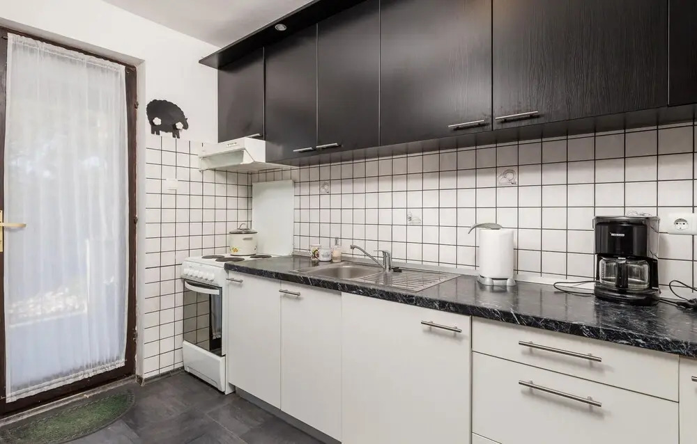 Amazing Home in Mundanije With Wifi and 2 Bedrooms