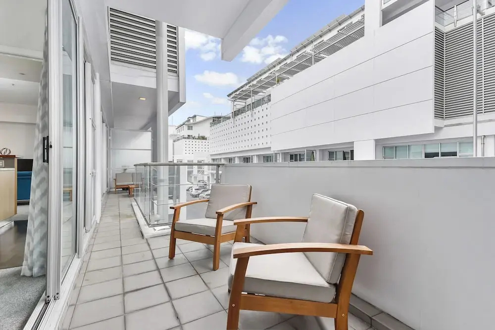 *BRAND NEW* Contemporary 1 bdrm - Prime location!