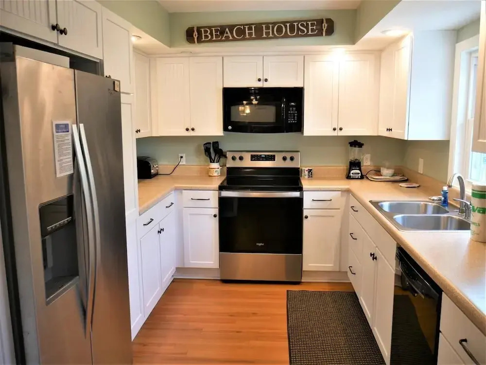 Beach Breezes - 4 Br Home