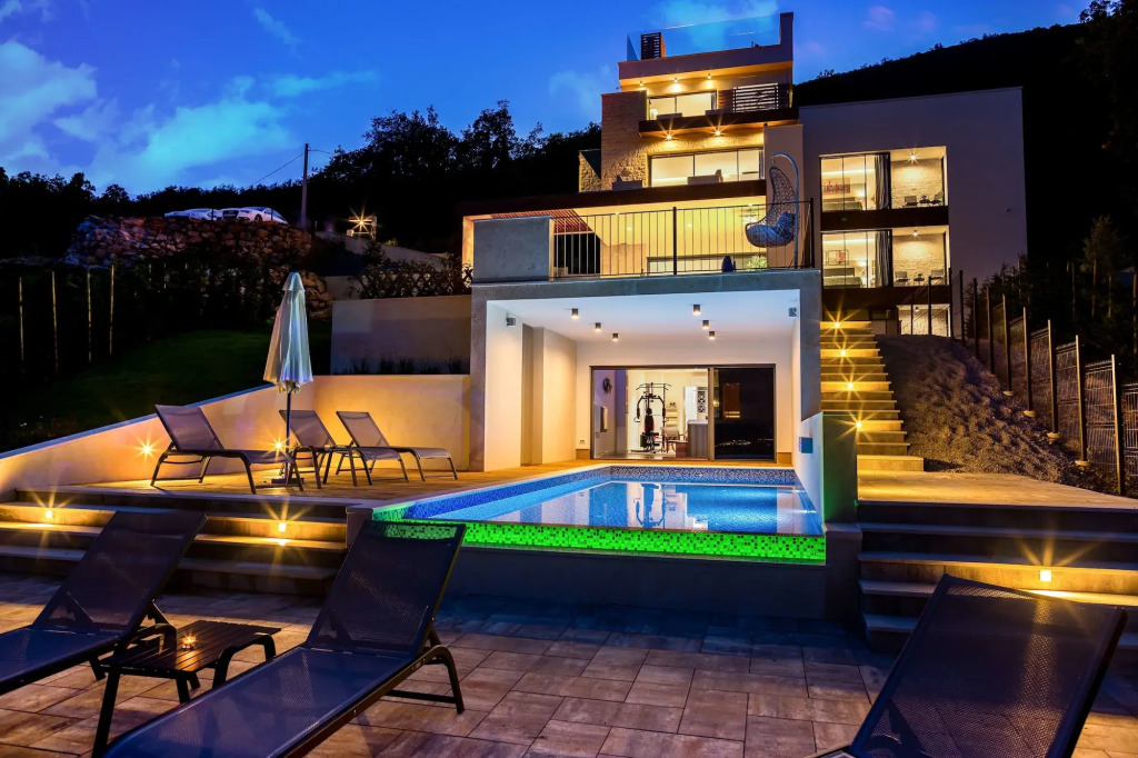 Villa AltaVista - Seaview & Relax with Heated Pool & MiniGolf