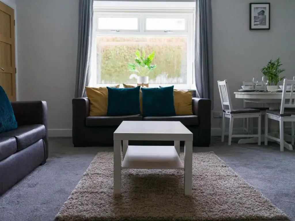 Chestnut House - Sleeps 4 - Pet friendly - Parking