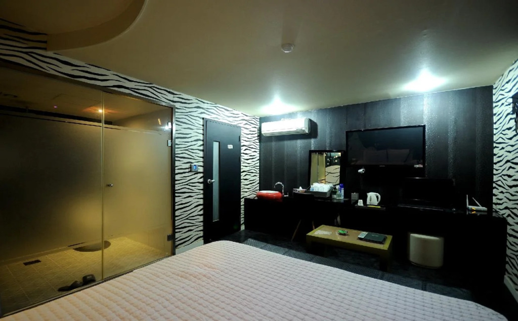 WOW Motel
