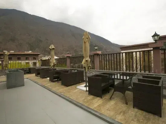 Gongga cliff Hot Spring Hotel