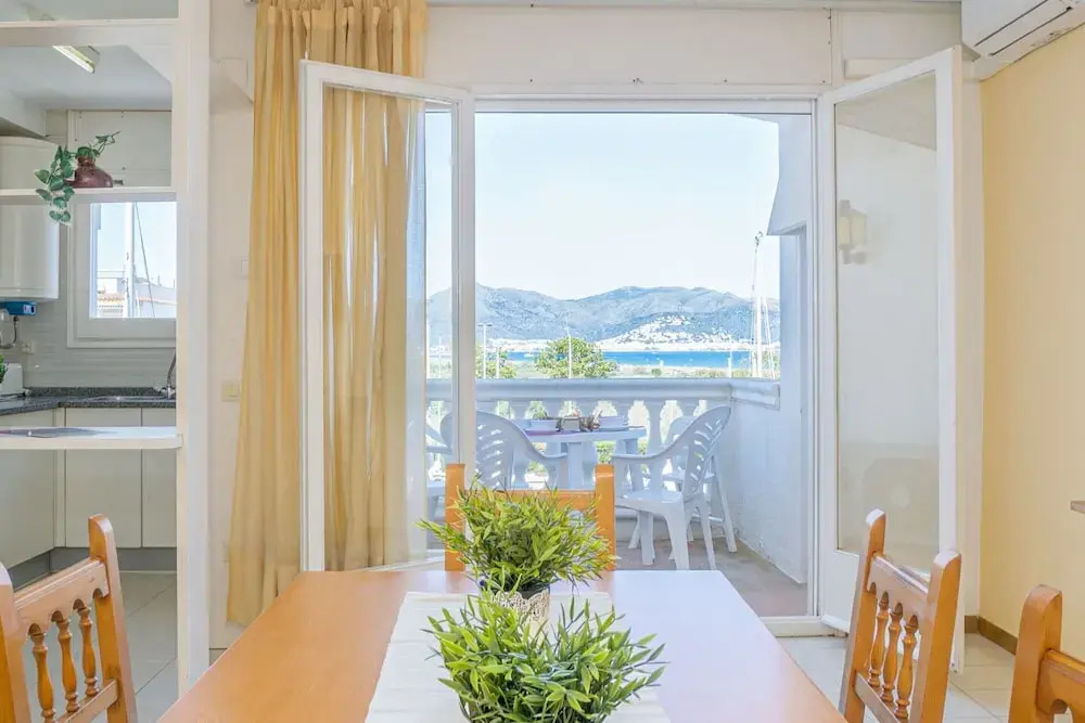 Terrace Apartment Near the Beach