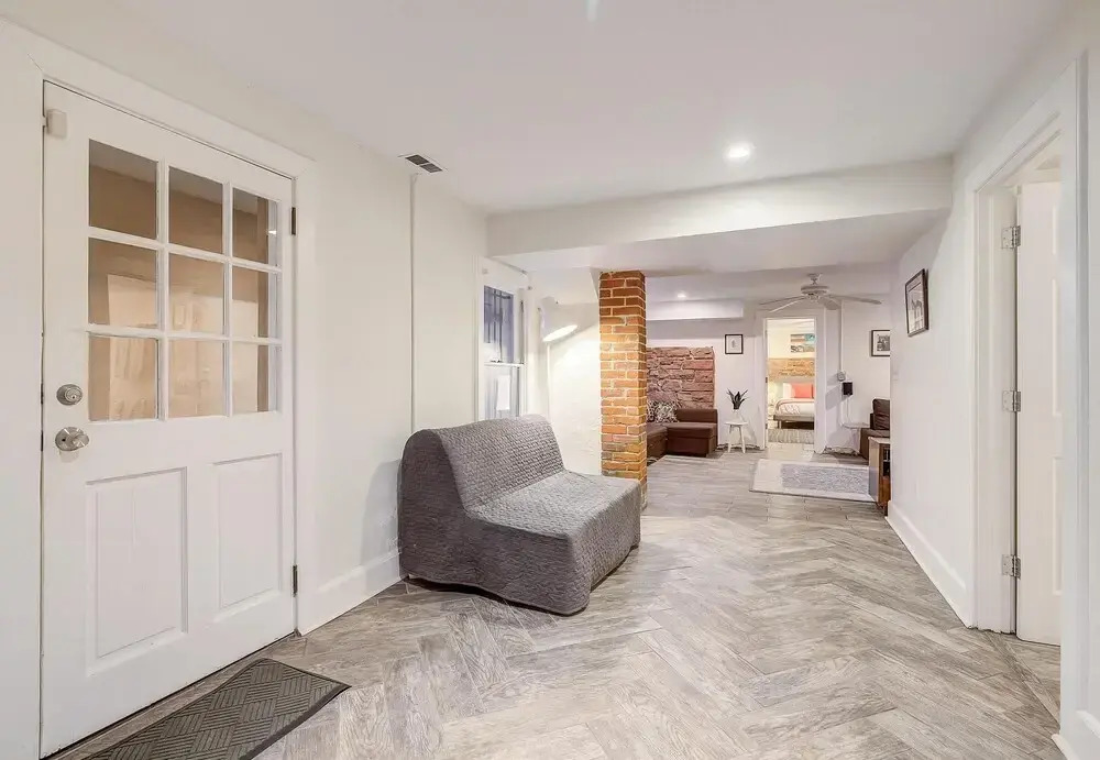 Stunning Modern Home, Prime Location Sleeps 15