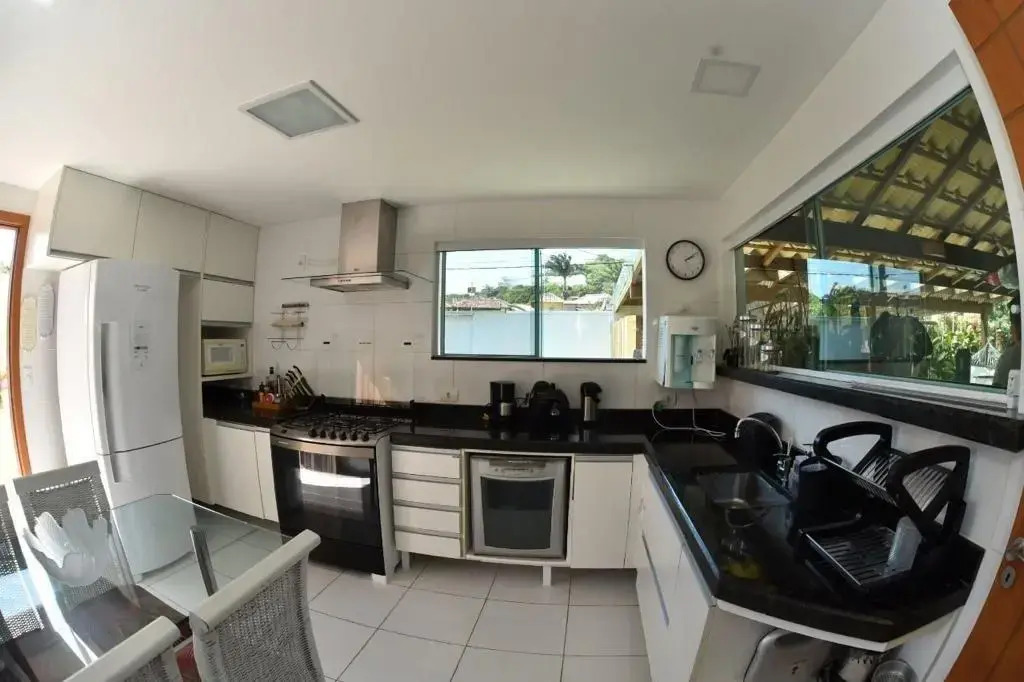 Excelente Casa com Quatro Suítes em Condomínio à 1min da Praia de Geribá Por Luxury Rentals