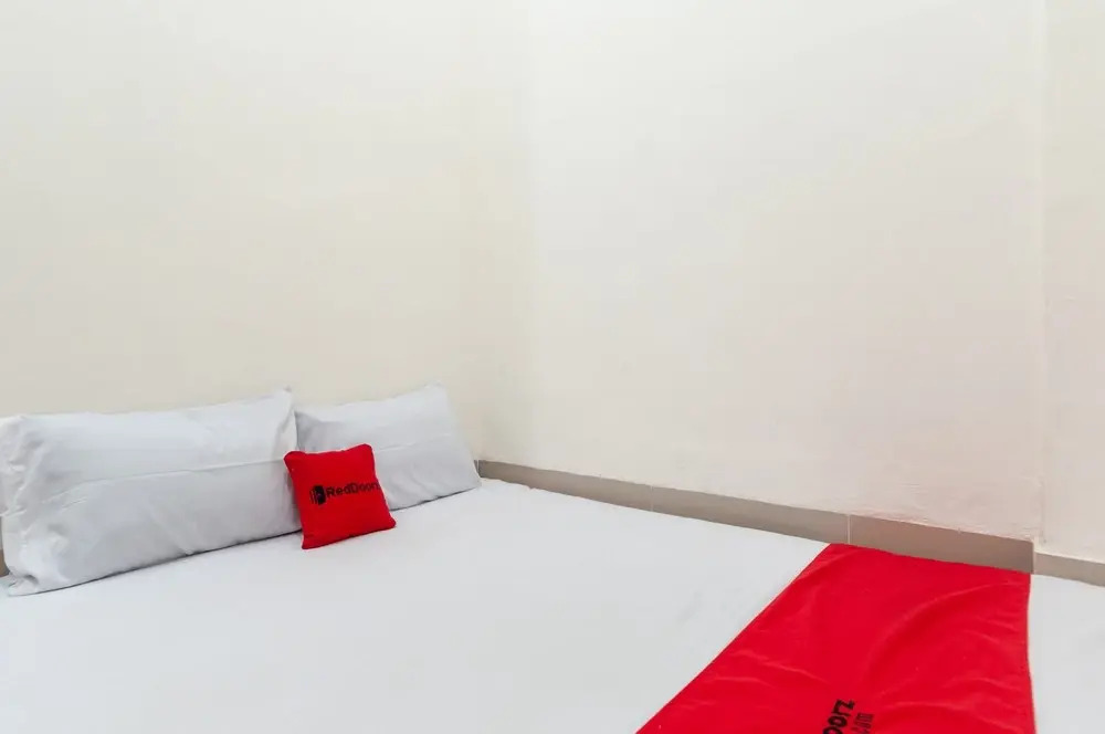 RedDoorz near UISU teladan Medan