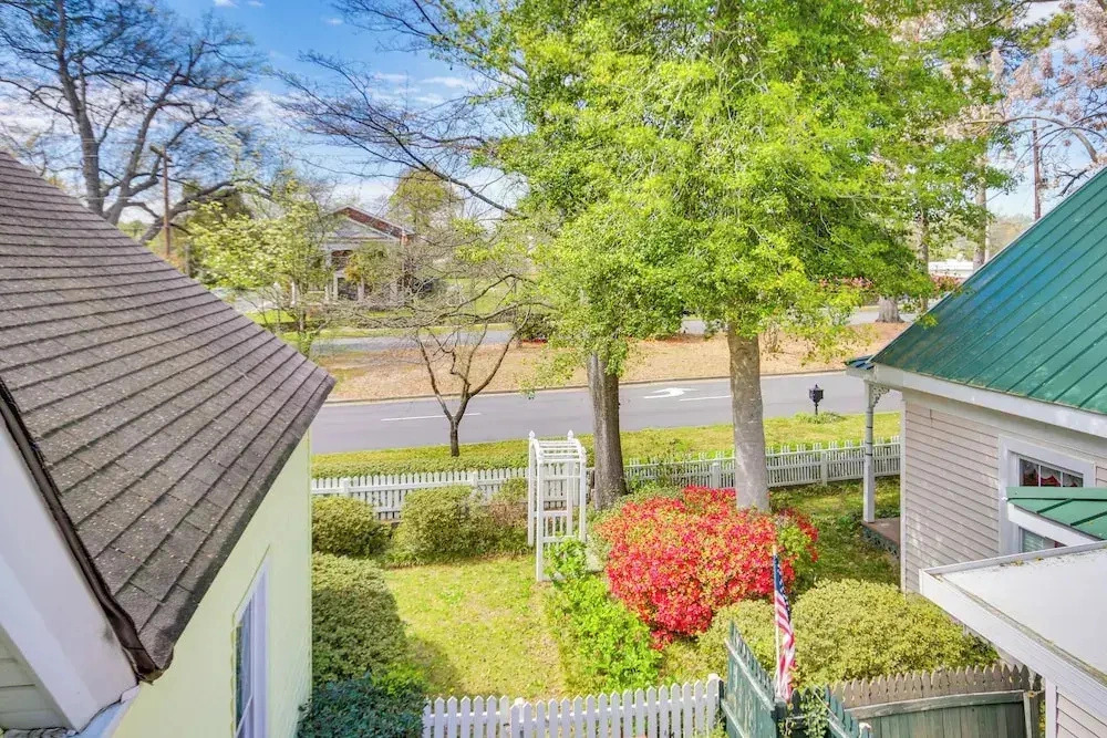 Aiken Apt w/ Garden-view Balcony: Half-mi to Dtwn