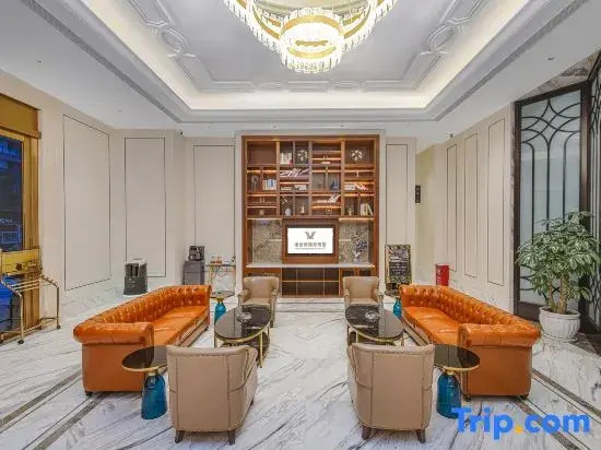 Vienna International Hotel (Kunming Xinluoshiwan South Bus and Subway Station)