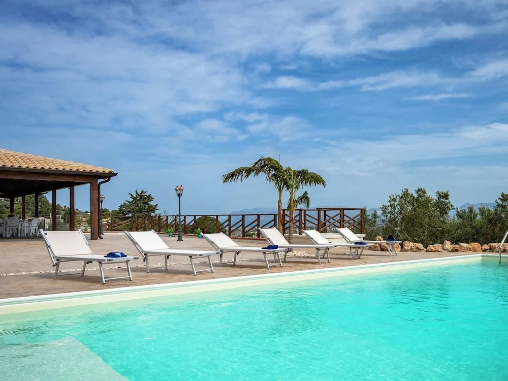 Splendid Holiday Home in Castellammare del Golfo near Beach