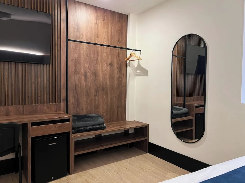 Hotel Continental ByHours