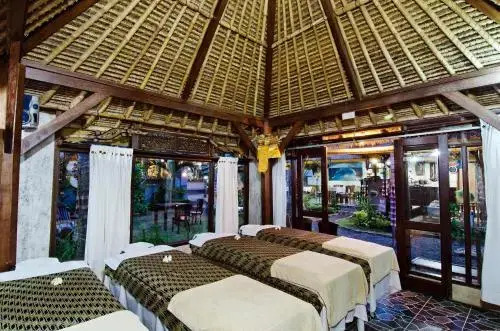 Alam Nusa Bungalow Huts & Spa