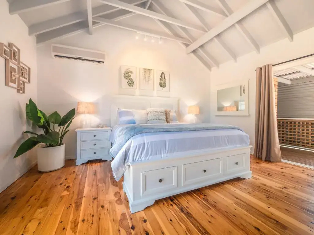 Hume Street 22, Golden Beach