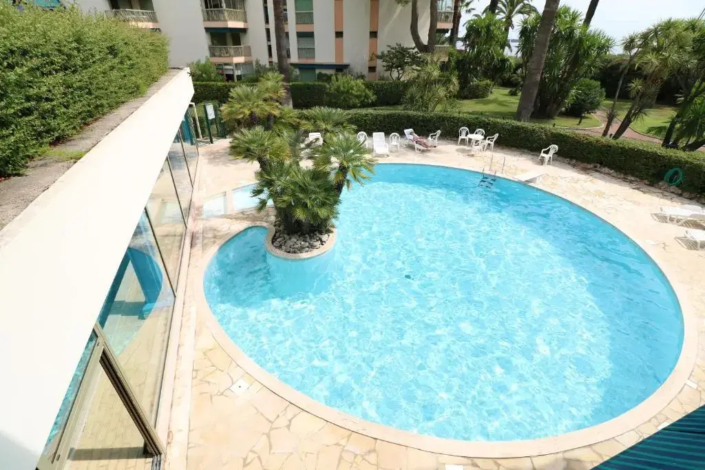 Sea side 2 bedroom with heated pool 322