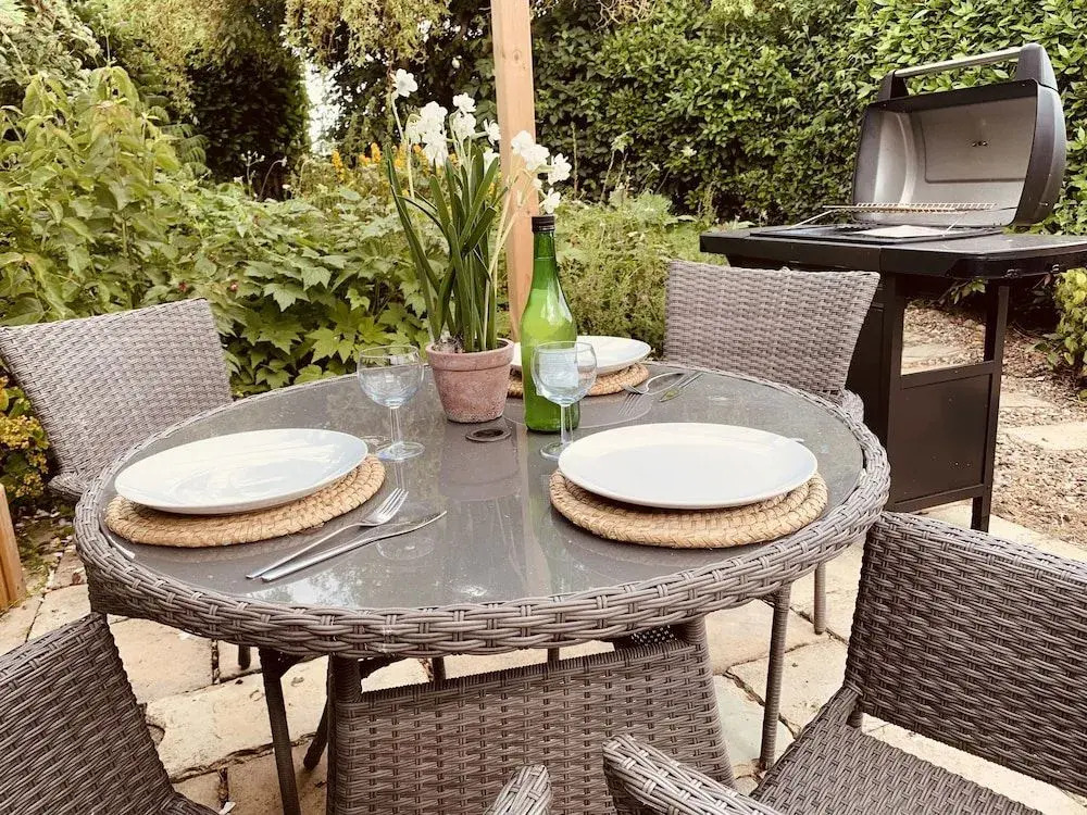 Vineyard Cottage Sleeps 4 with Garden