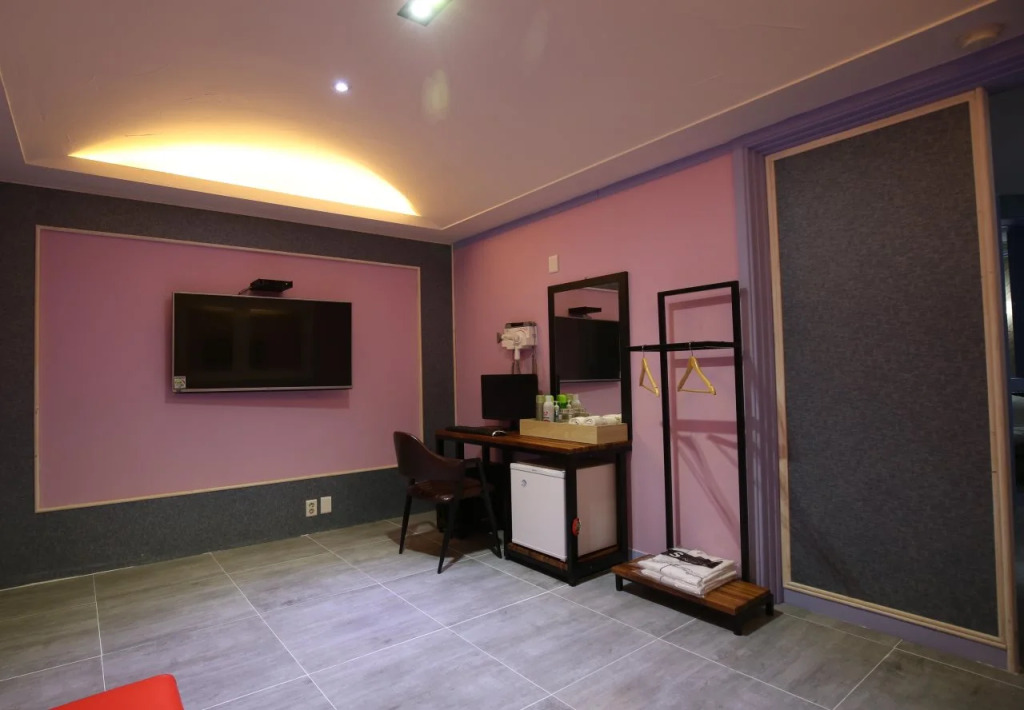 Show Hotel