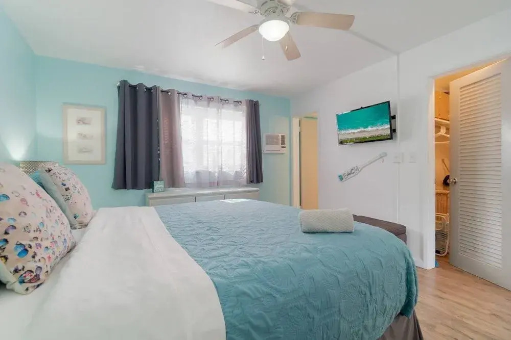 Mid Mari - Gorgeous Nautical Condo Near Beach, Shops & Restaurants- Condo 105
