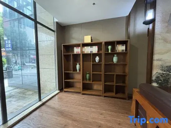 Jingfang X E-Sports Hotel (Guanghua Park Subway Station)