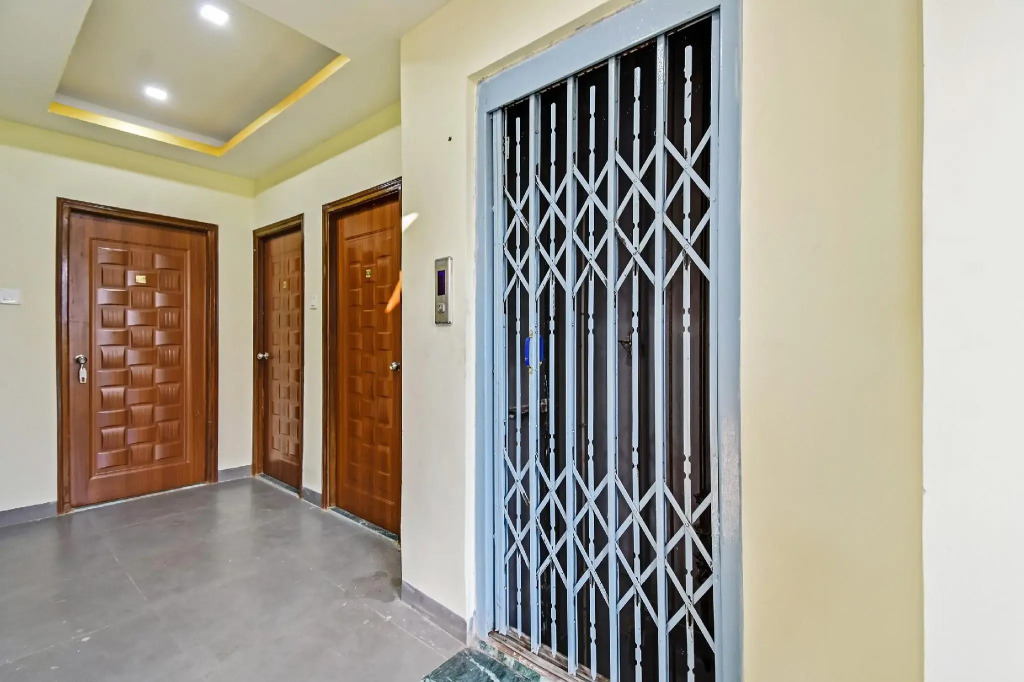 OYO Flagship 74825 Hotel Om Shanti Palace