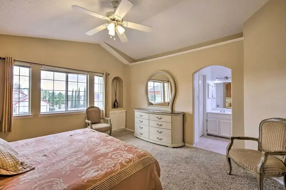 El Paso Retreat w/ Pool: 11 Mi to Downtown!