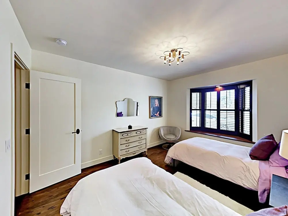 New Listing! 2-units W/ Hot Tubs, Walk To Beach! 4 Bedroom Townhouse