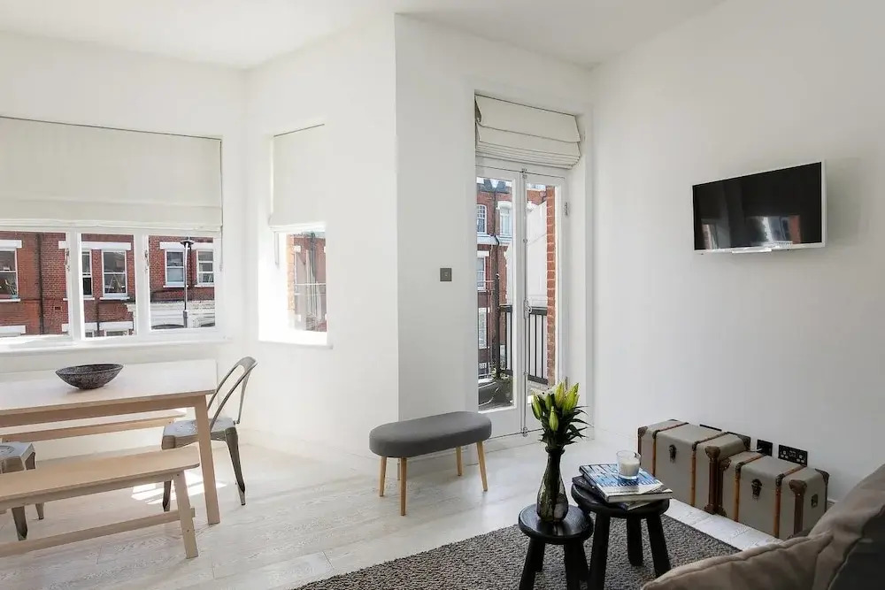 Stunning 2BR Home in West Kensington W/balcony
