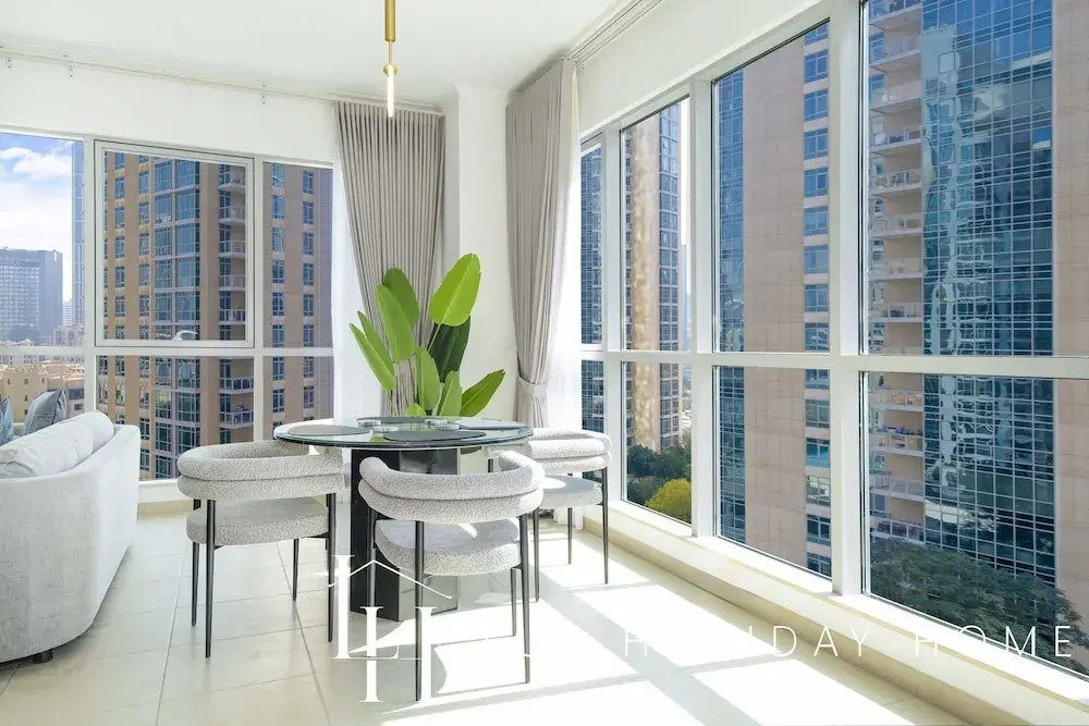 LUX  The Stunning Fountain View Suite