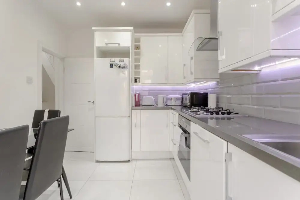 3 Bedroom House In Tooting With Garden