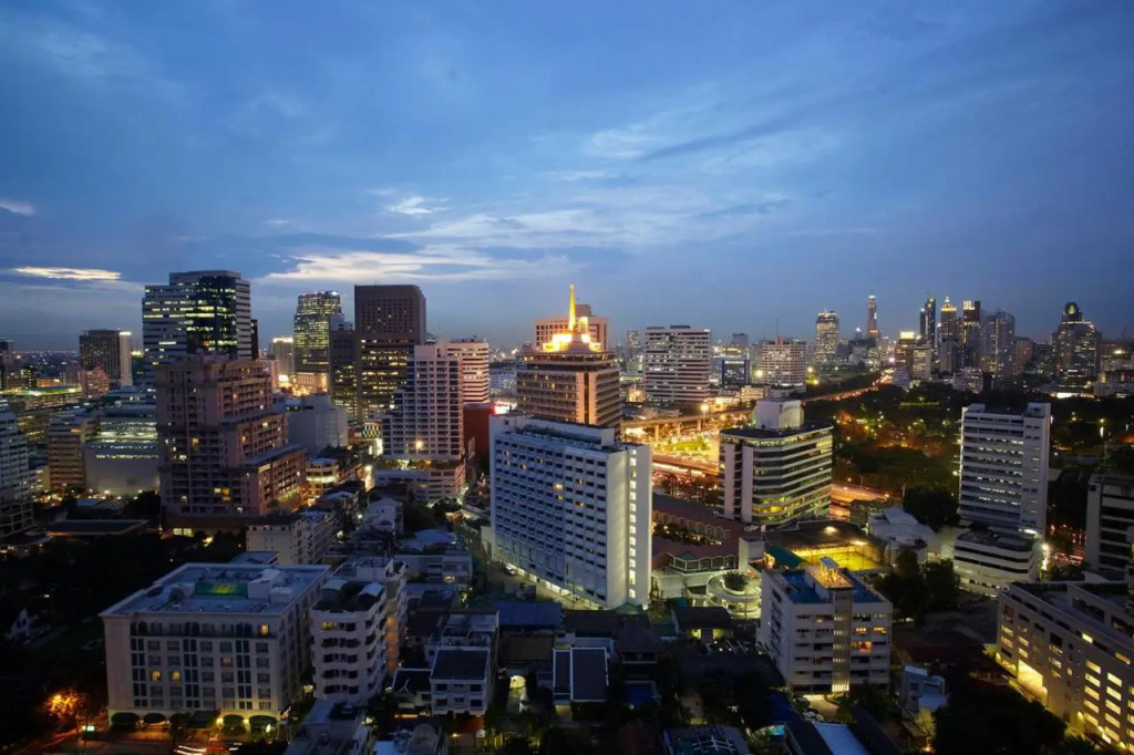 Bandara Silom Suites