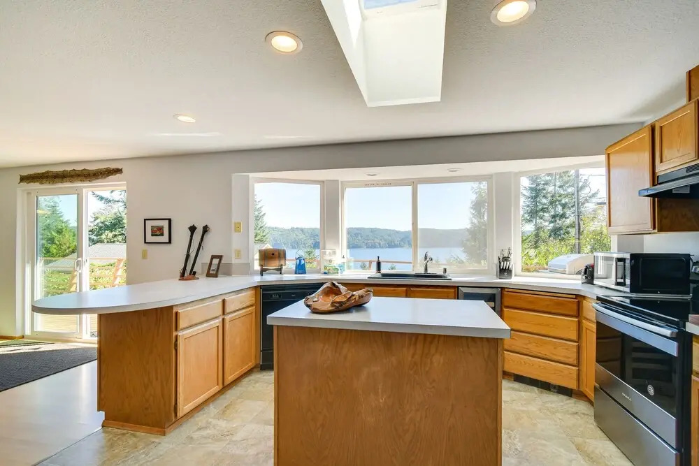 Hoodsport Vacation Rental w/ Deck & Canal Views!