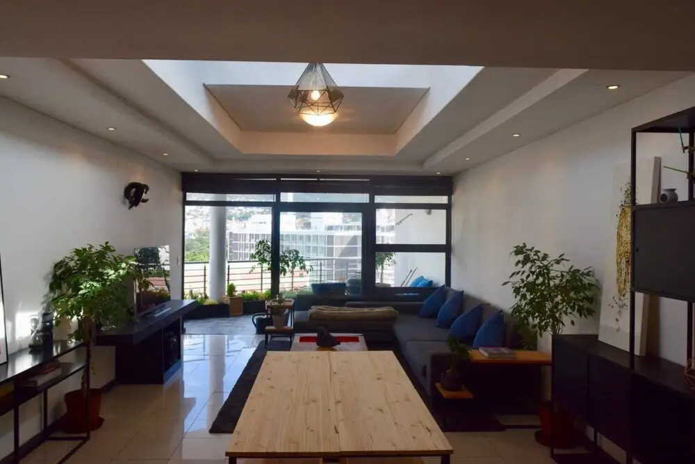 Spacious Upmarket 2 Bedroom Apartment