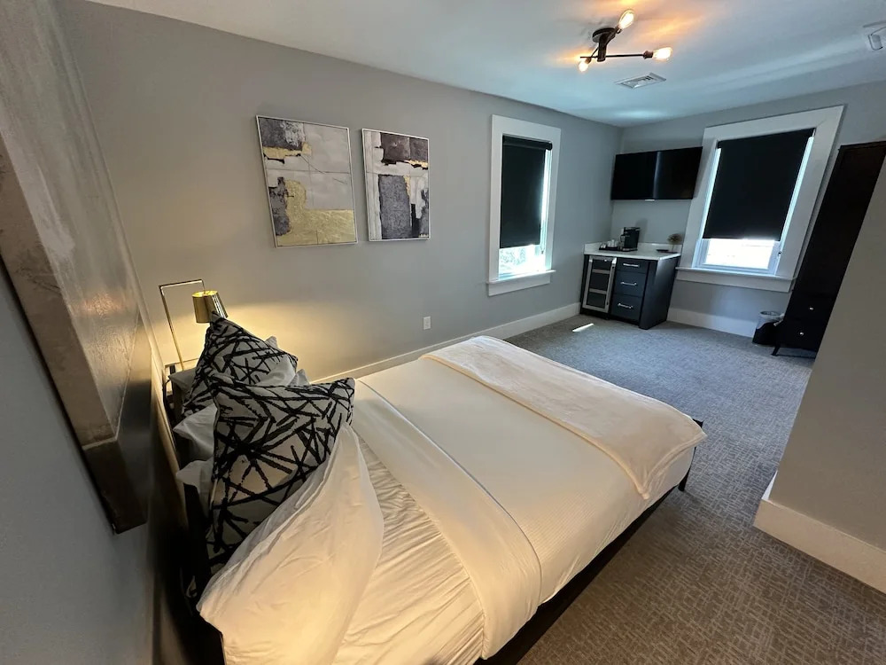 Spacious 1 Bed/1 Bath In Downtown Newport - Unit 5 1 Bedroom Home