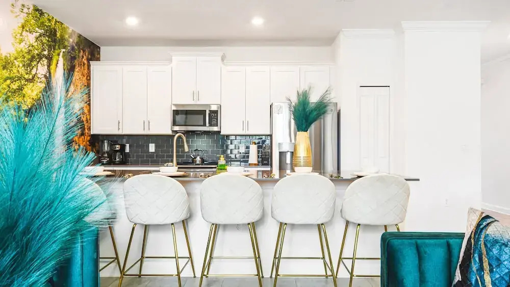 4BR Tropical Storey Lake Townhome Private Pool