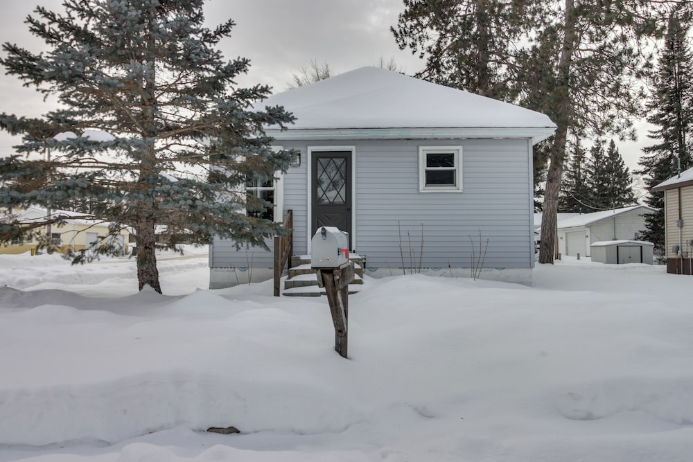 Modern Crosby Retreat < 1 Mi to Serpent Lake!