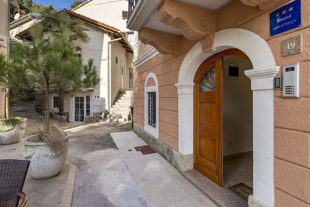 Beautiful Apartment House On The Seaside