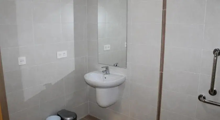 Pensión-Albergue Puente Ribeira