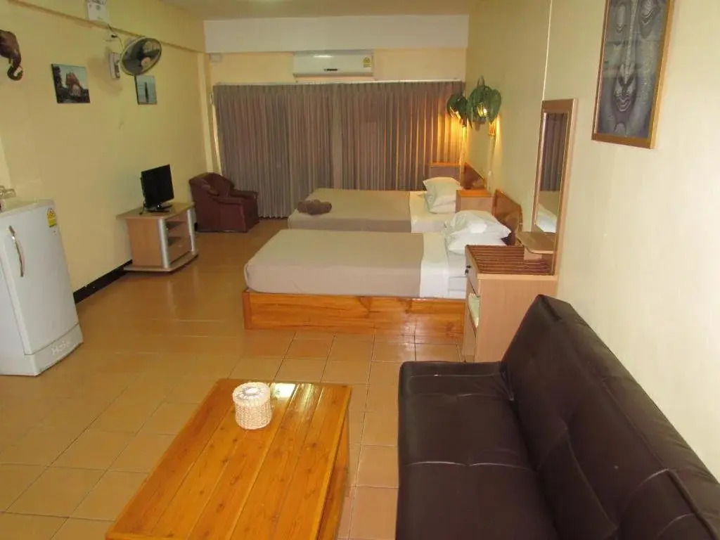 Funky Monkey Guesthouse & Tours