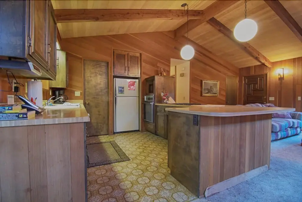 Cozy Cabin With Large Deck in Agate Bay! #149