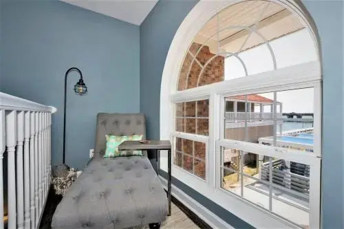 Light House Grand Suite (Luxury Bayfront House Sleeps 10, Private Cabanas, Fire Pits and 100` Pier)